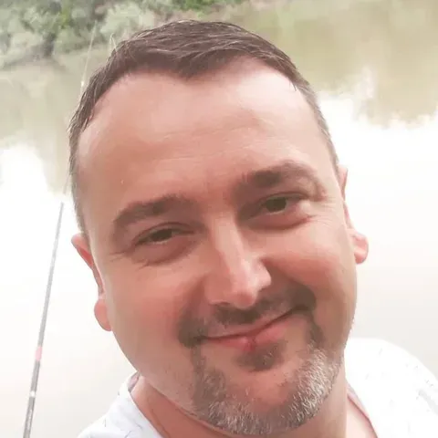 Vladan Staničić, profesionalni vozač i klijent Nutricije koji je uz prilagođen plan ishrane ublažio tegobe sa žučom